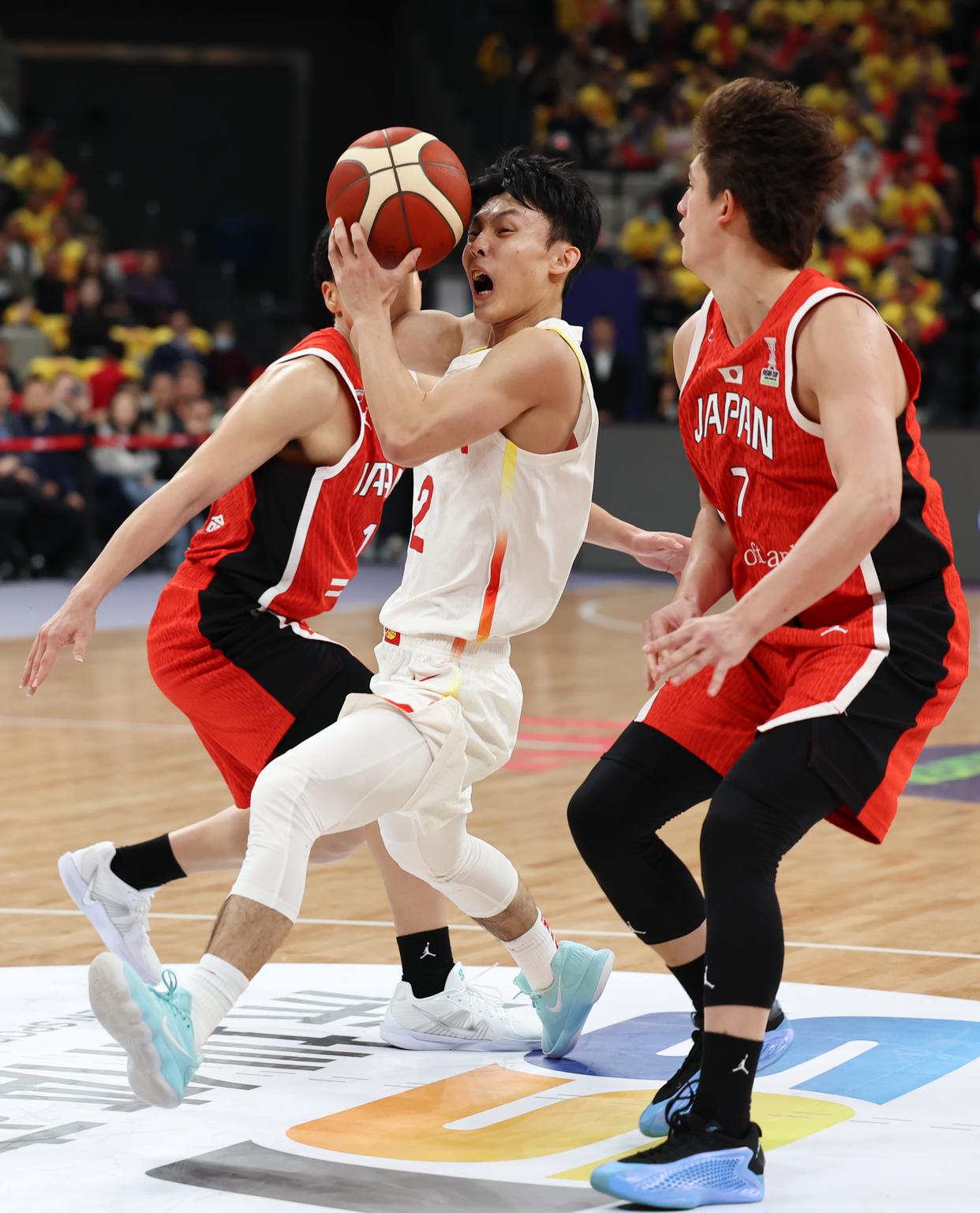 开云体育app-包含激情四射：亚洲球队的充满激烈对抗的词条