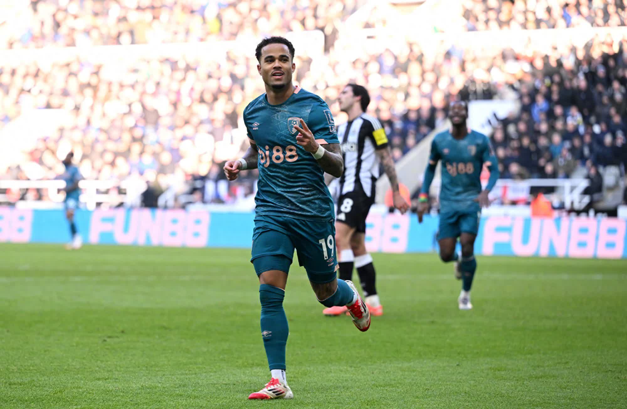 包含伯恩茅斯主场告捷，提升保级希望的词条