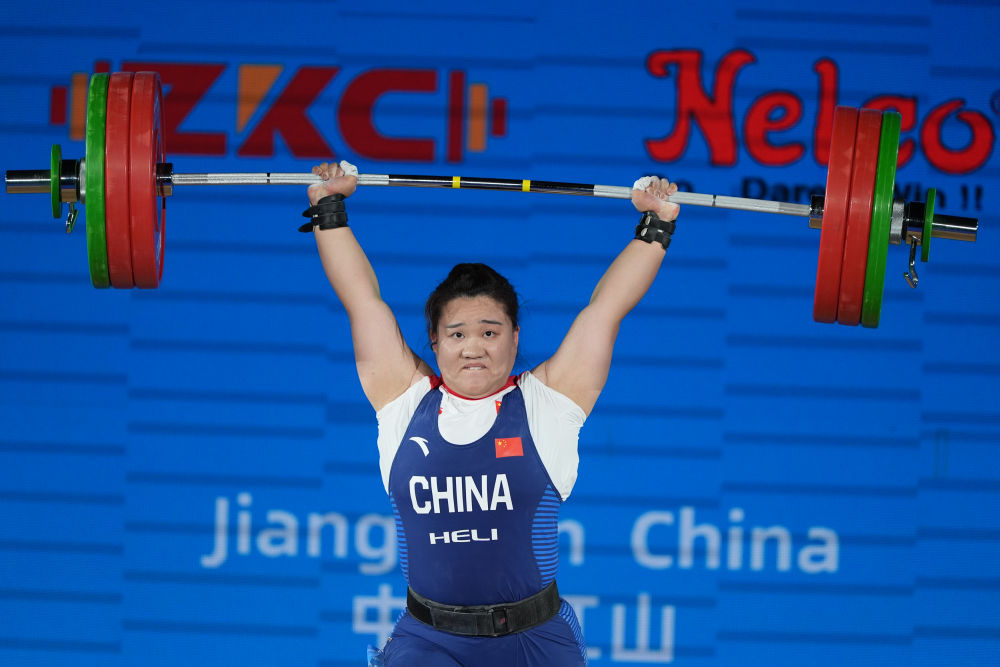关于拉脱维亚选手在举重比赛中喜获佳绩的信息