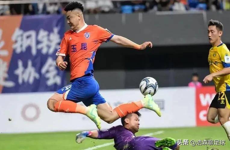 开云体育官网-青岛队联赛表现稳健，争夺前四有望