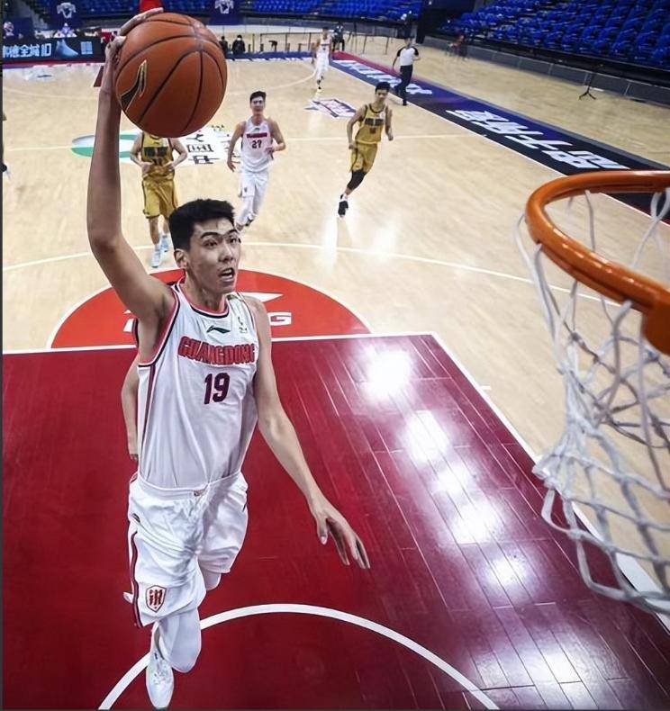 开云体育APP下载-关于顶尖篮球比赛，球员实力展现无遗的信息