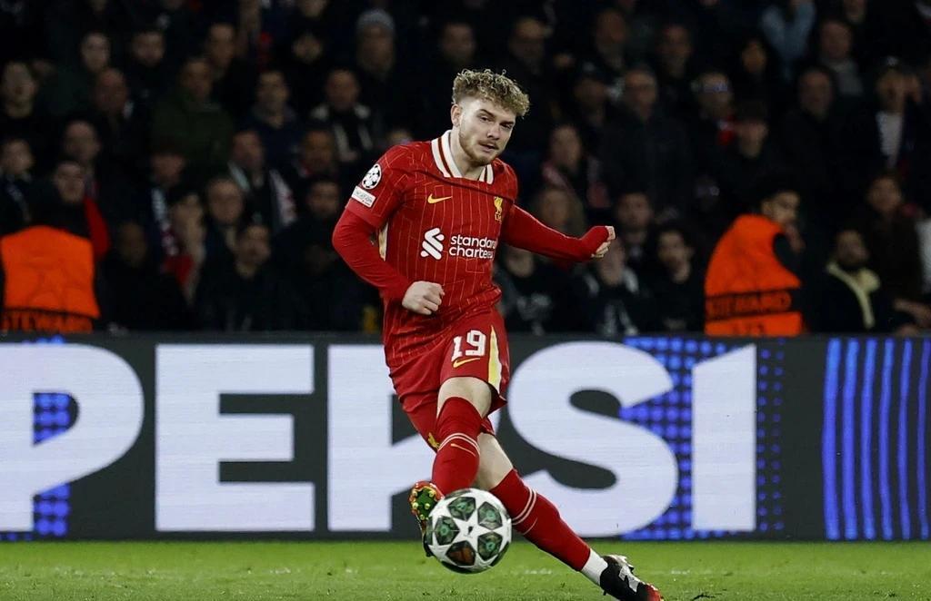 利物浦球员崭露头角，紧咬榜首位置的简单介绍