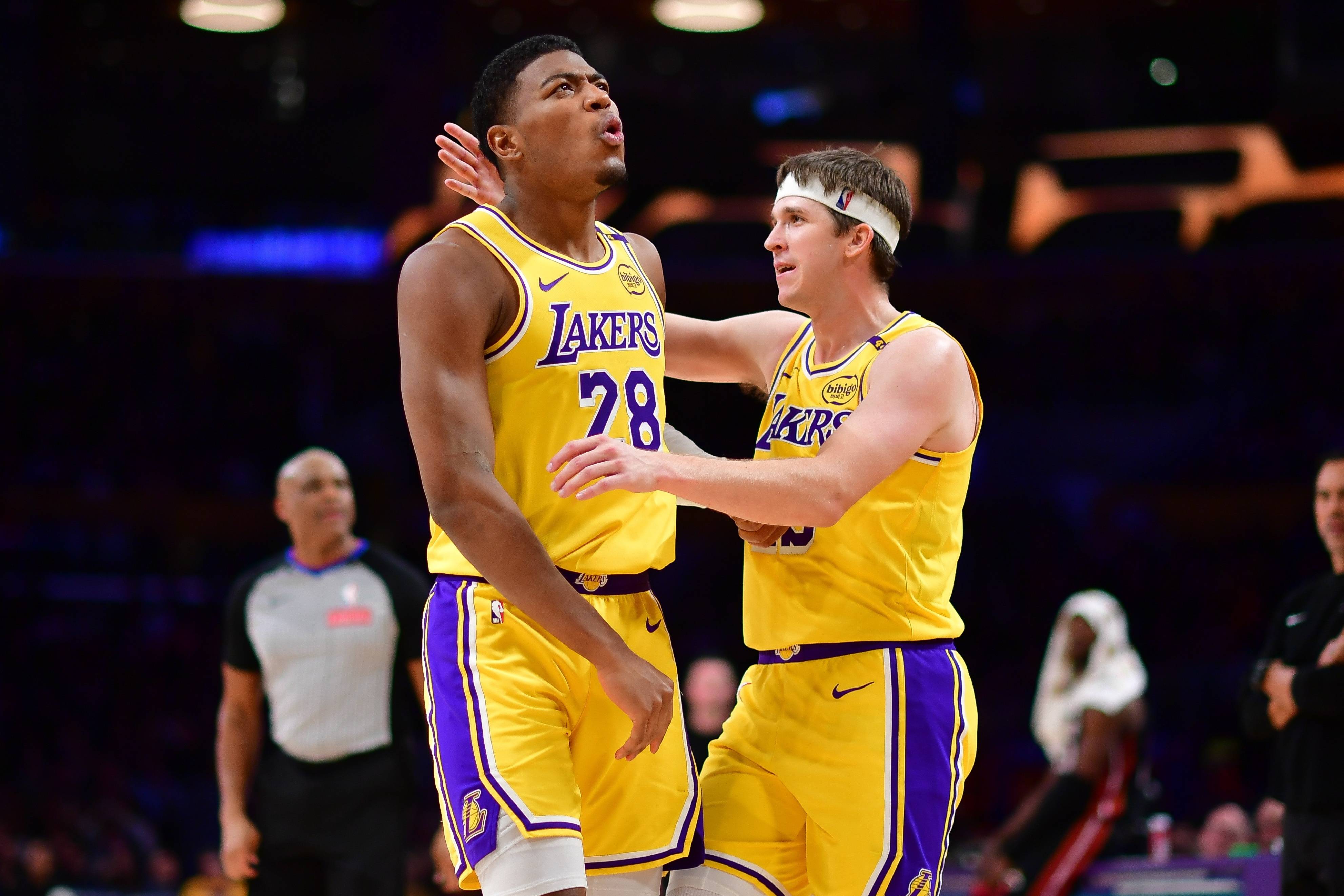 湖人队新援表现亮眼，助球队取得胜利的简单介绍