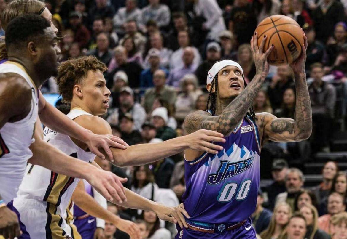 开云体育-爵士队球员联手击败对手，实现逆转的简单介绍