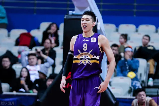 开云APP-一支黑马球队勇夺胜利，胜负悬念令人紧张