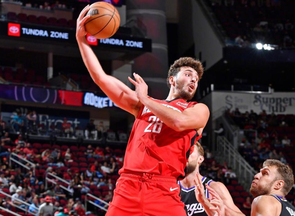 一支黑马球队勇夺胜利，胜负悬念令人紧张