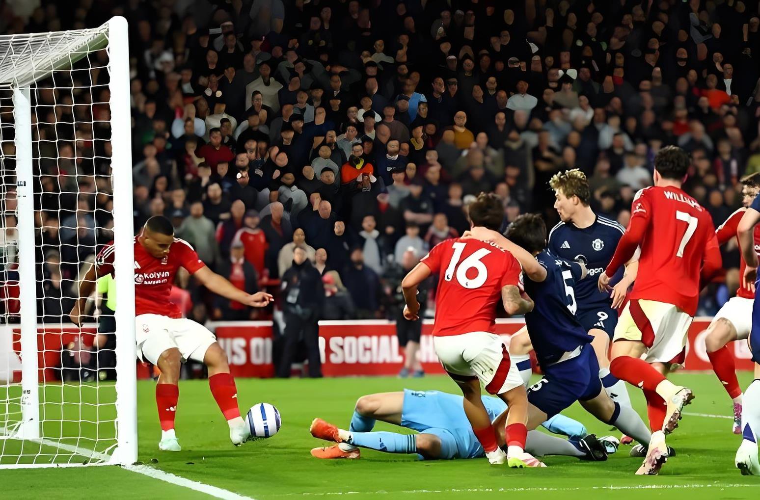 开云官网-曼联客场遭遇惨败，出线形势岌岌可危的简单介绍