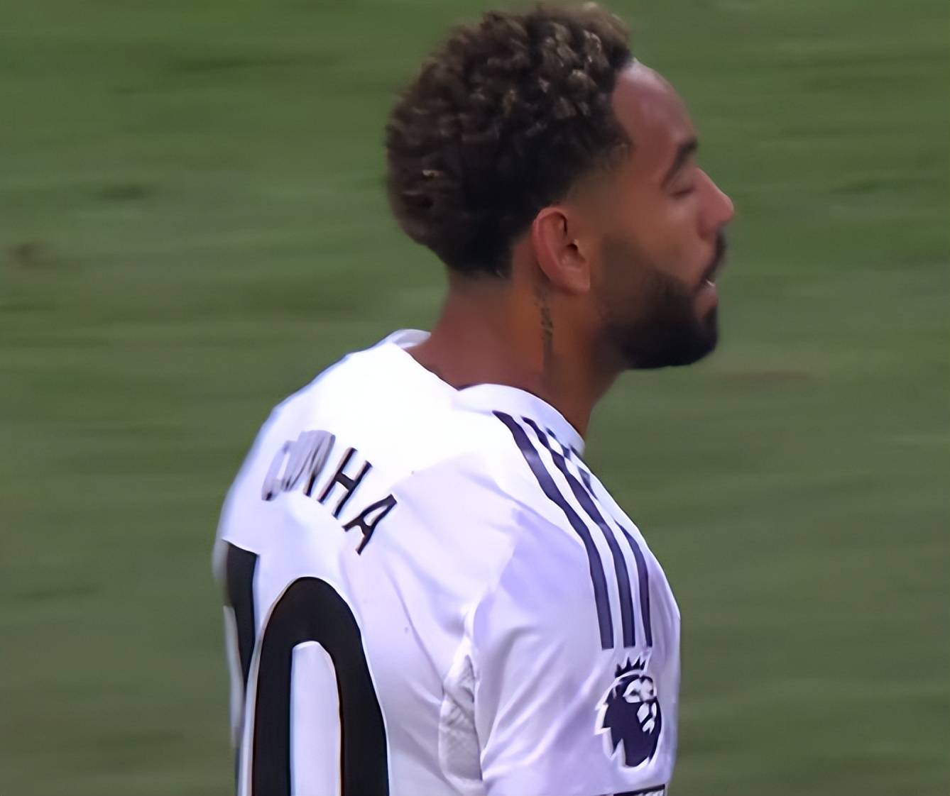 包含曼联-战胜诺维奇，迎来赛季首胜的词条