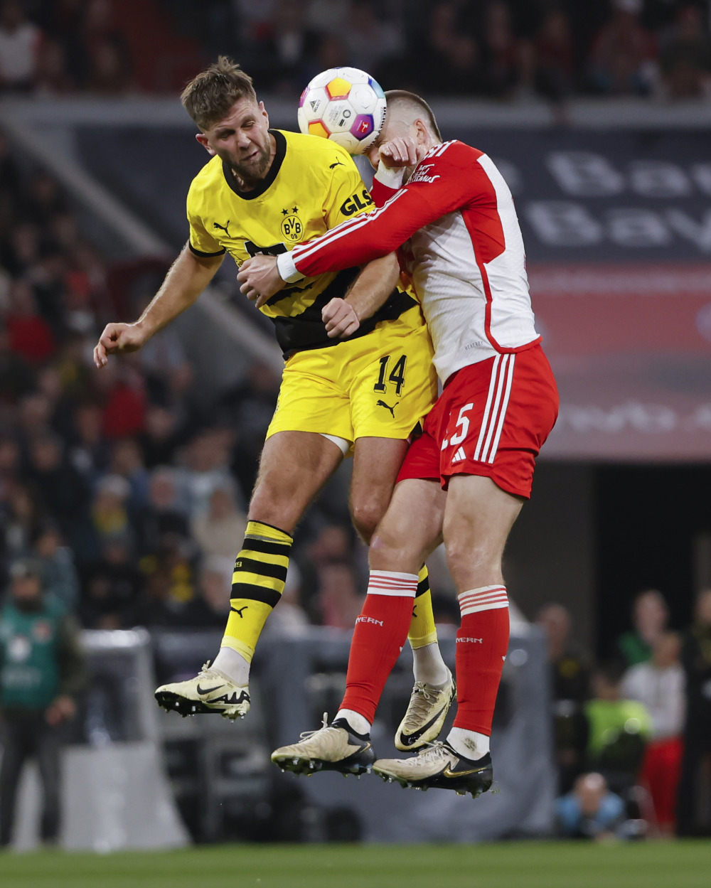 开云体育官网-包含拜仁慕尼黑将对阵多特蒙德竞争德甲冠军的词条