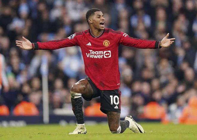 开云体育入口-包含曼城主场丢分！卫冕冠军遭遇意外挫折的词条