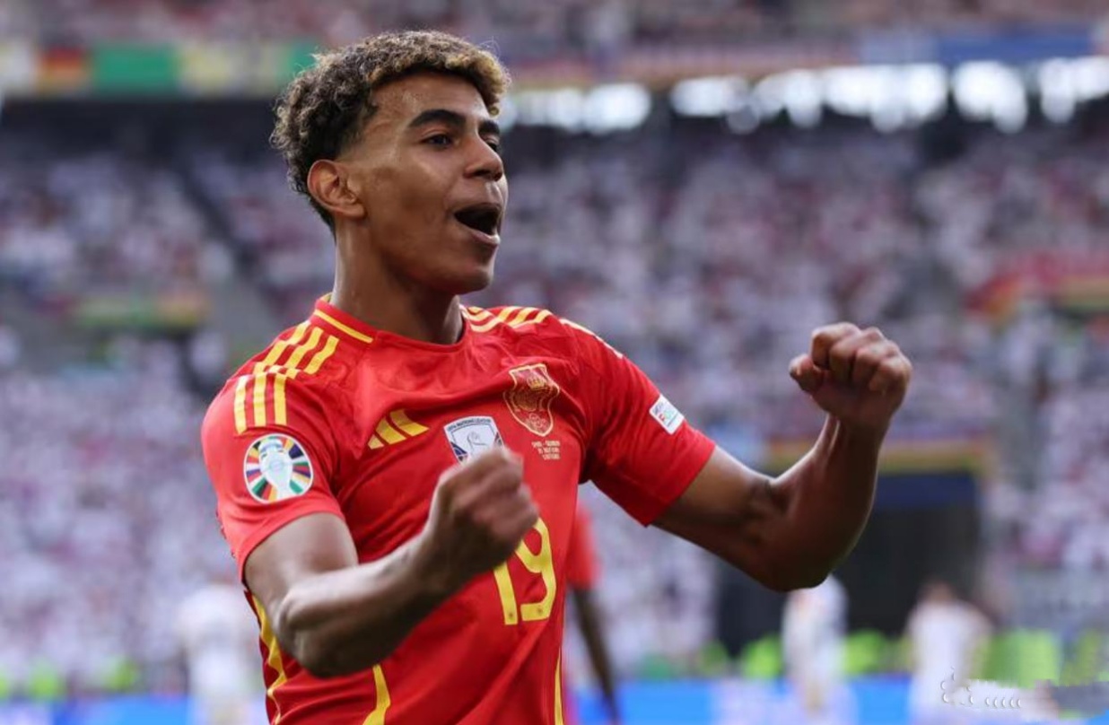 足球巨星在比赛中大放异彩