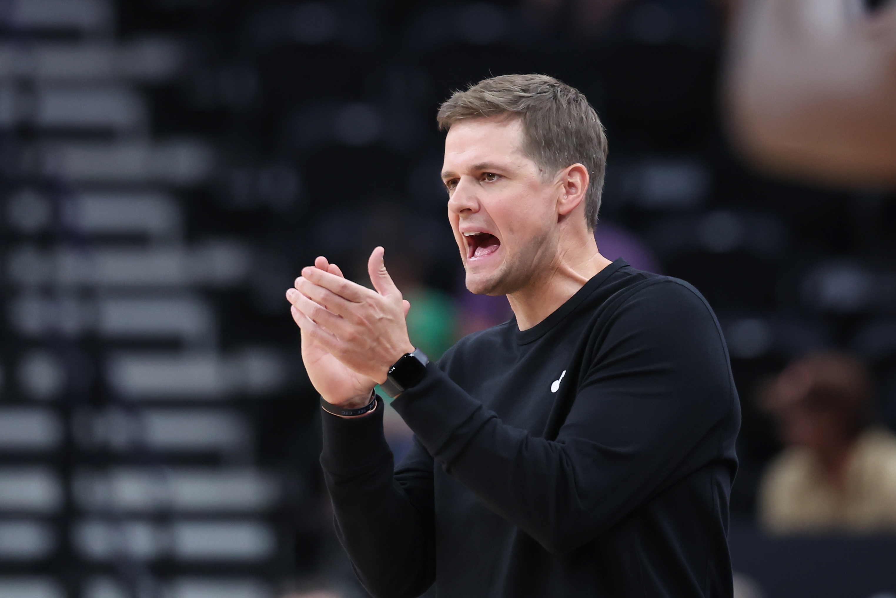 开云体育在线-包含爵士队老将表现出色，领导球队前进的词条