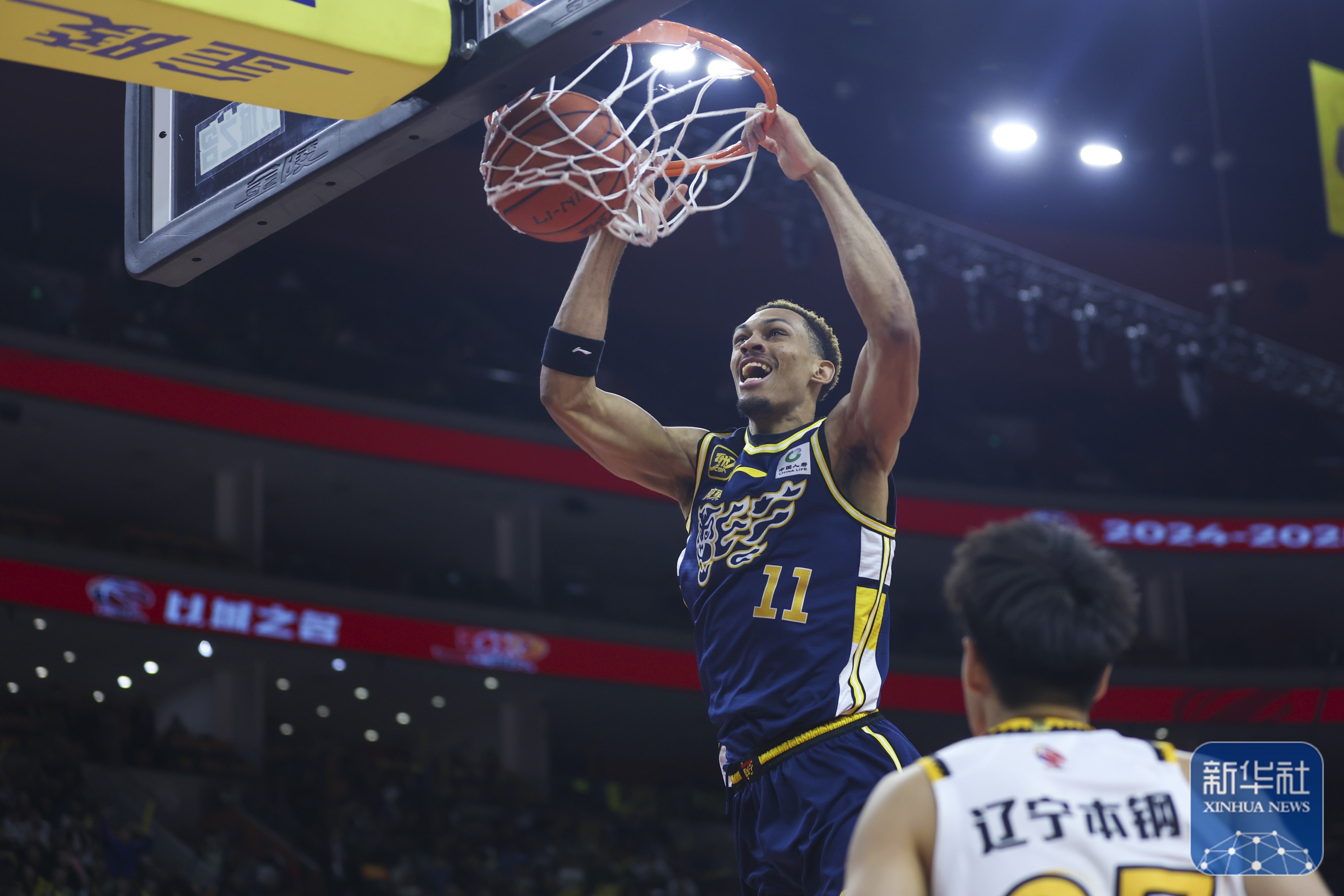 辽宁男篮备战赛场，努力取得胜利