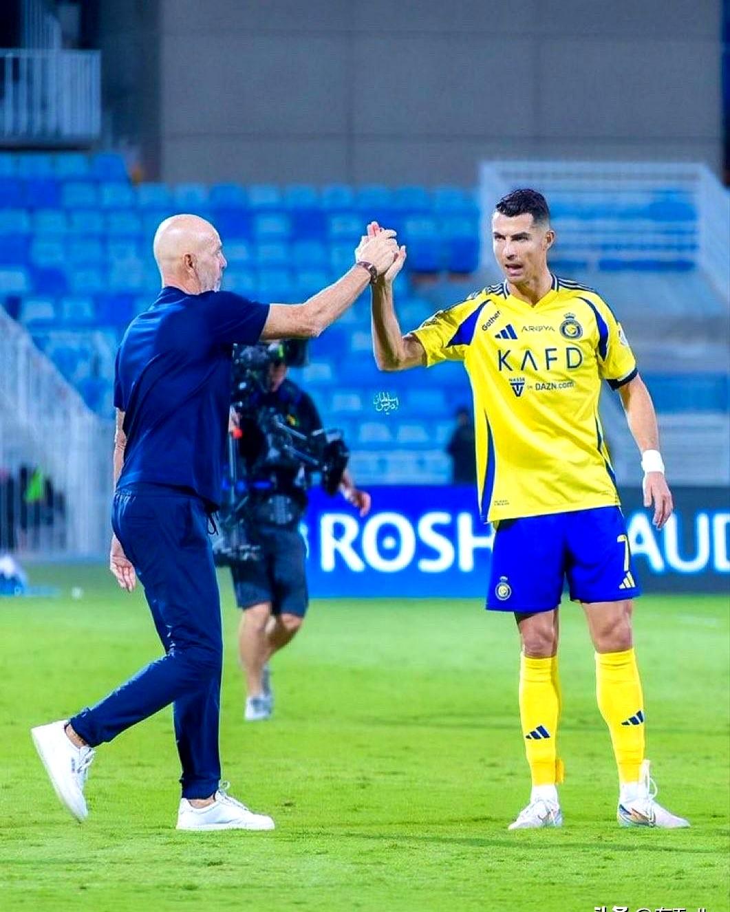 开云体育官网-C罗的转会让粉丝戏剧性的简单介绍