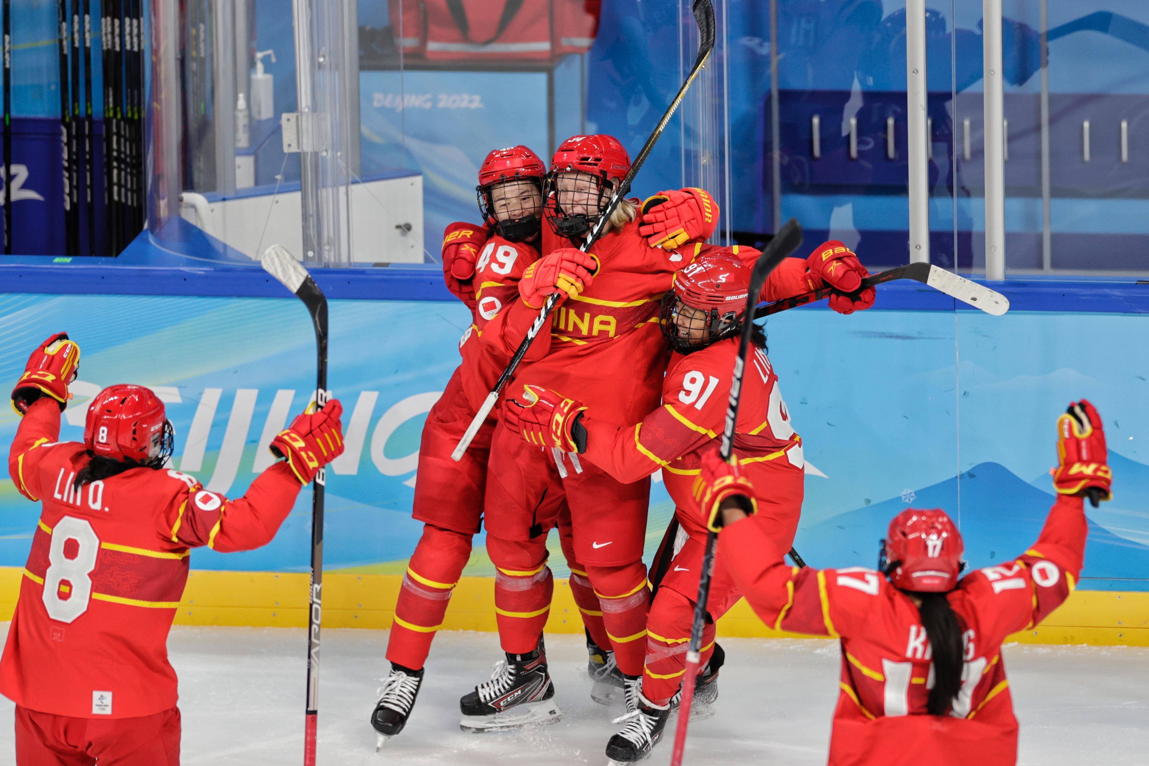 强强对话！足球比赛中的精彩瞬间让观众惊艳的简单介绍