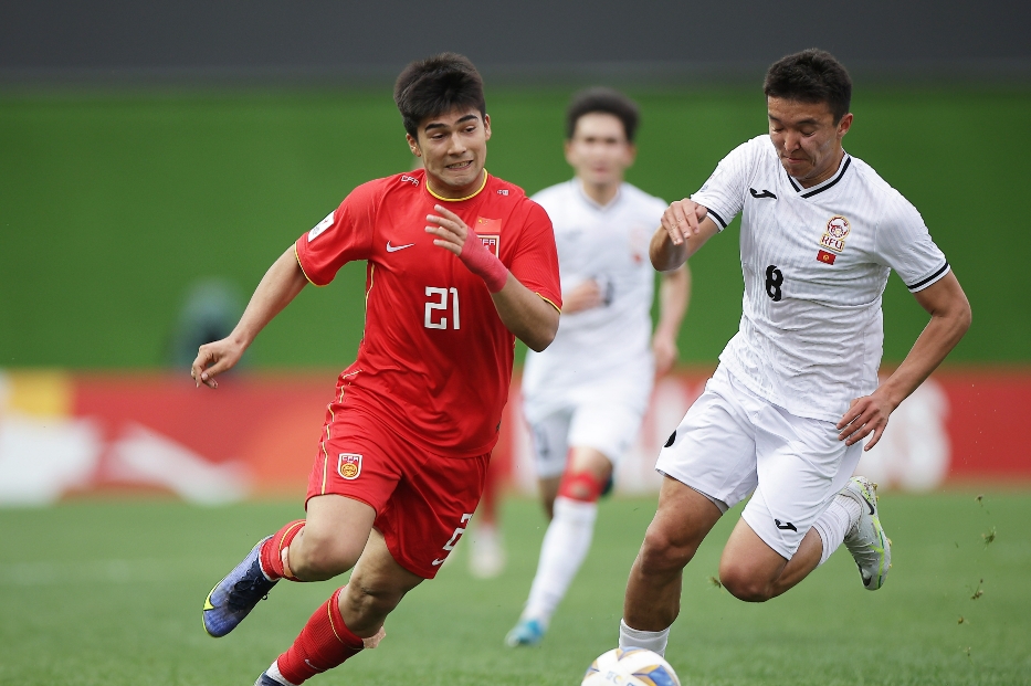 包含亚洲杯赛热情激荡，助力球队冲击胜利的词条