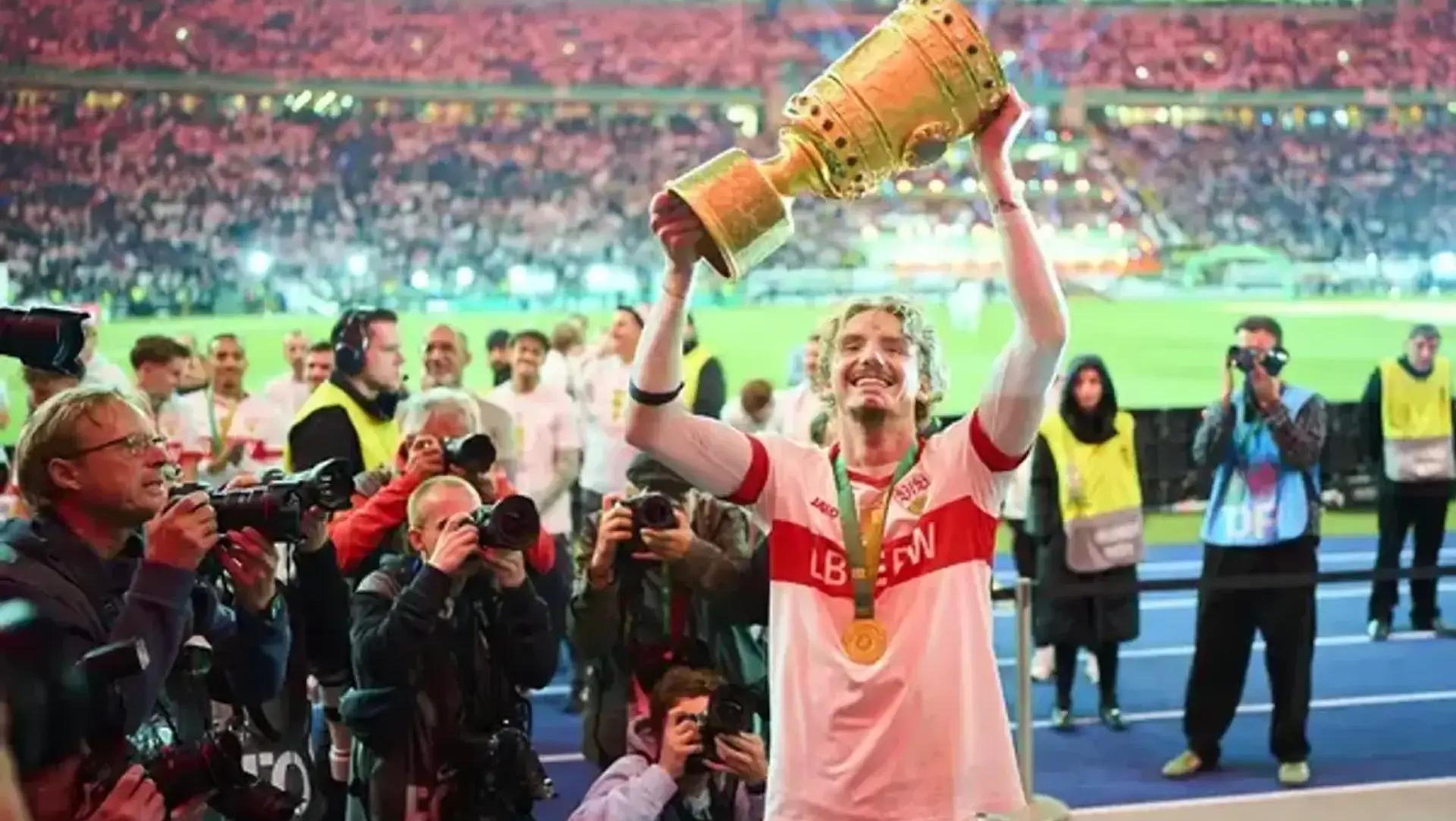 包含德国国家队艰难淘汰瑞士，晋级道路曲折获得胜利的词条