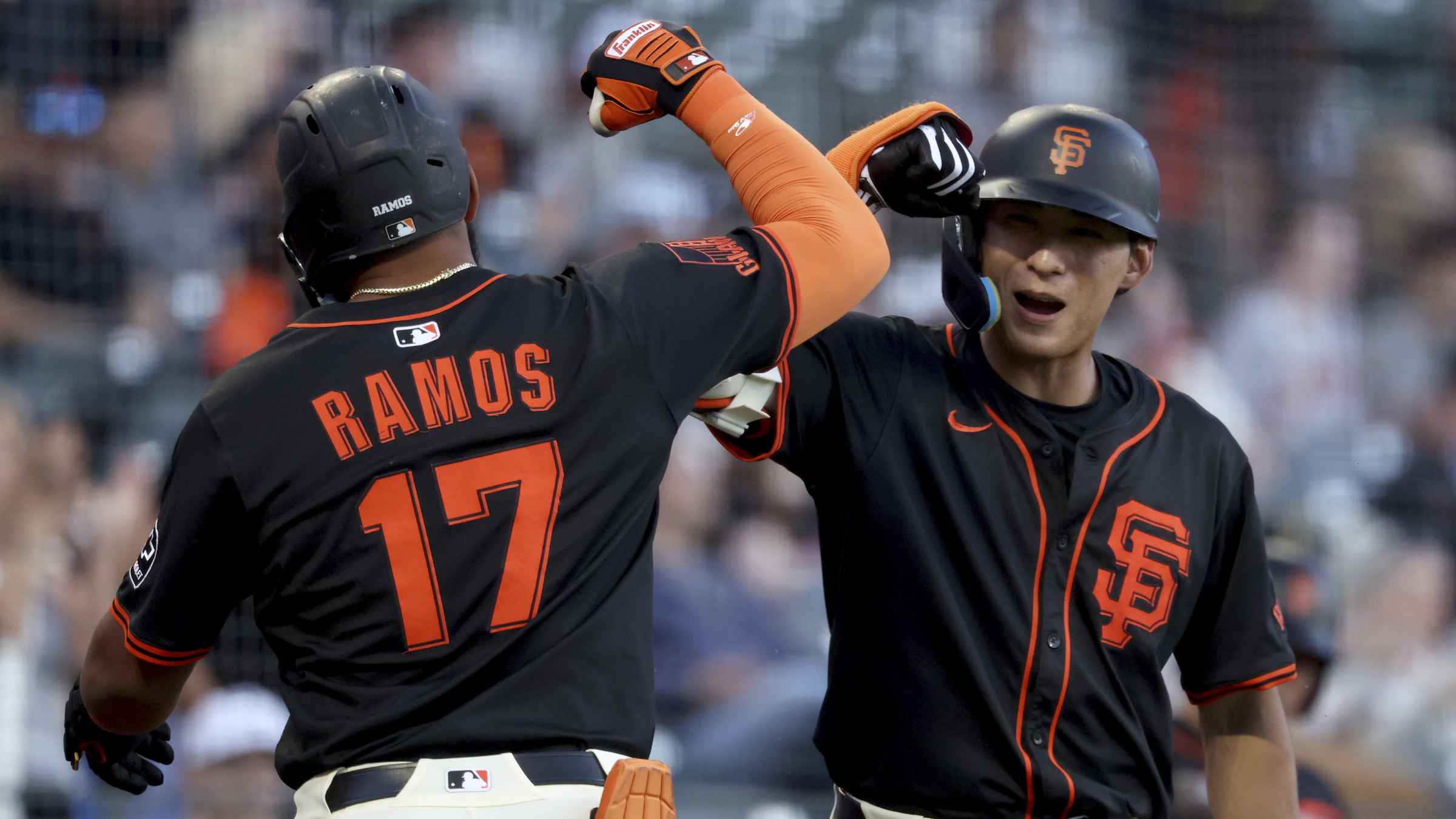 关于球场上的风暴：顶尖球队对抗赛的信息