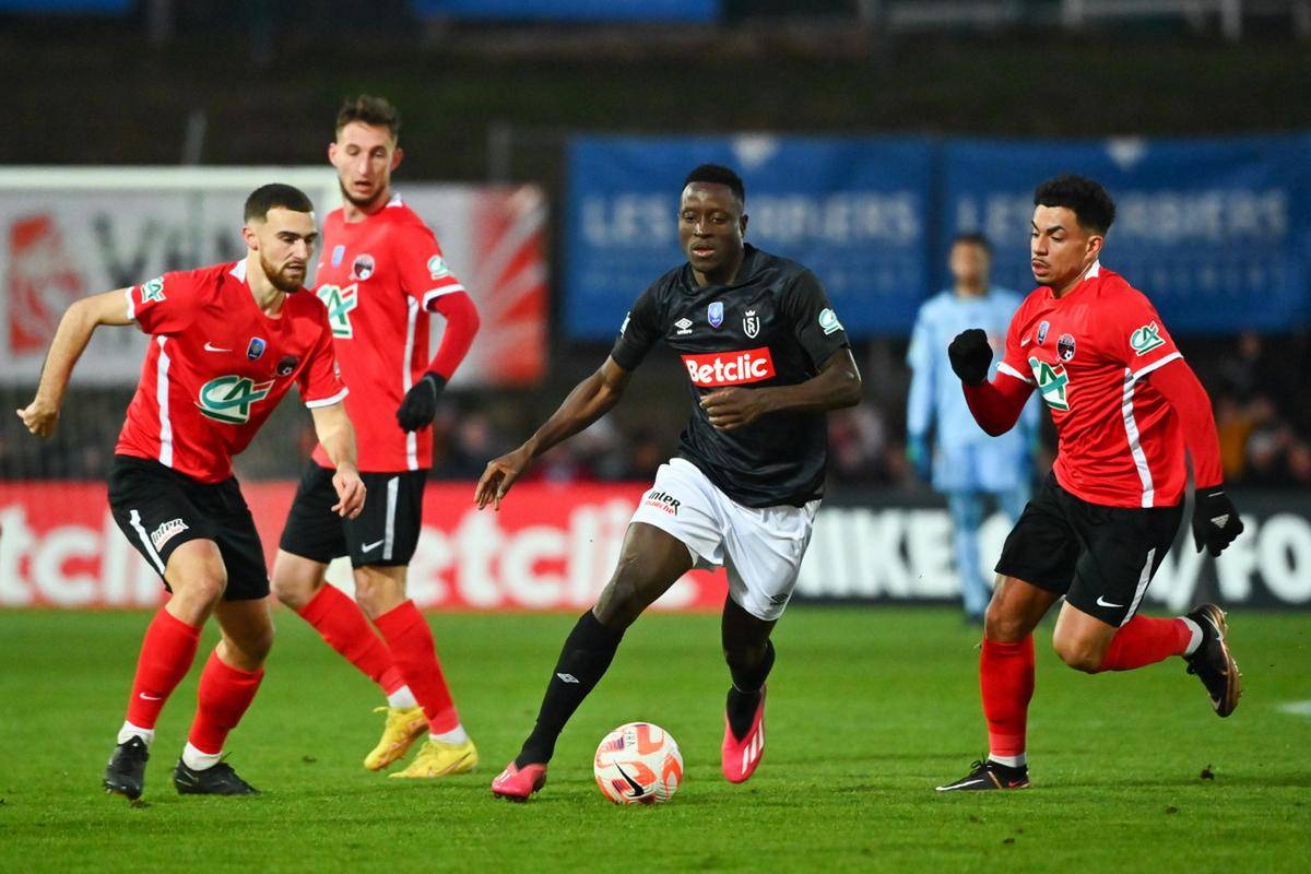 包含强强对话！两支豪强交锋，赛场上演精彩对决的词条