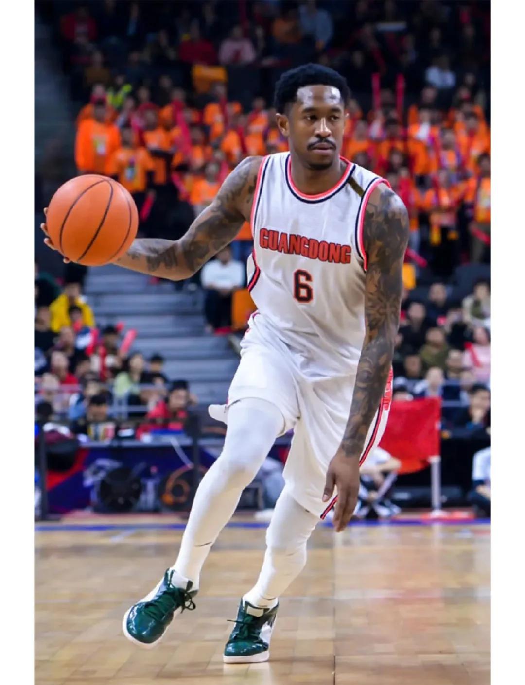 本土球队表现抢眼，观众欣喜赞叹的简单介绍