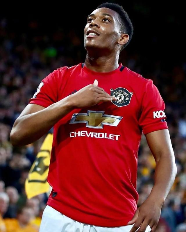 开云官网-狼队中场组织失误频频，主教练指出改进方向